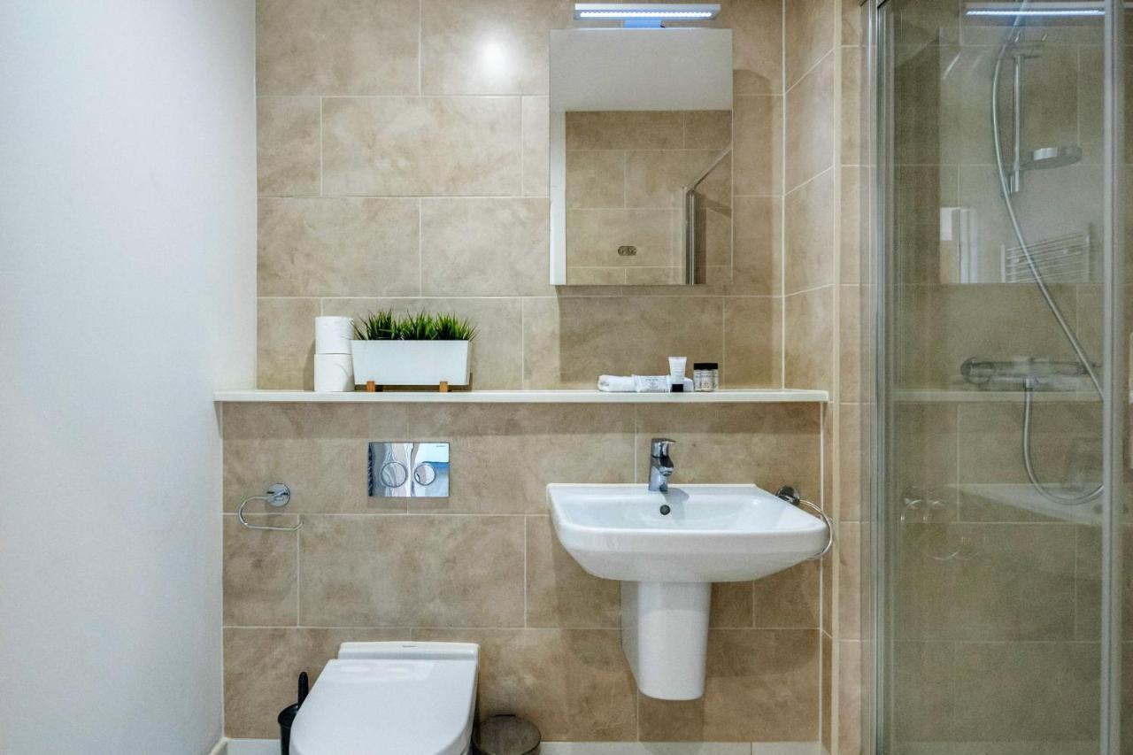 Roomspace Serviced Apartments - Swan House Leatherhead Exterior photo