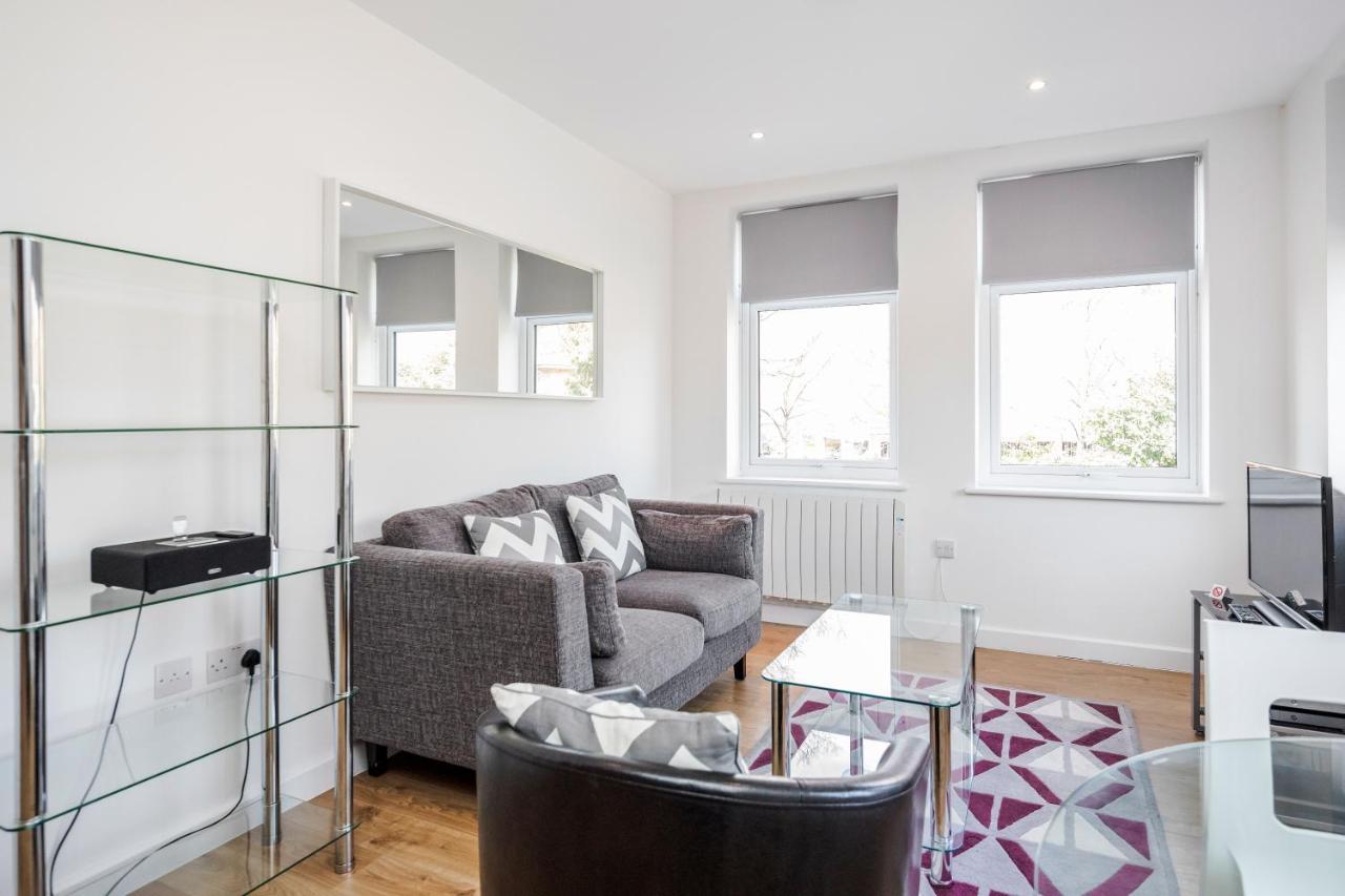 Roomspace Serviced Apartments - Swan House Leatherhead Exterior photo