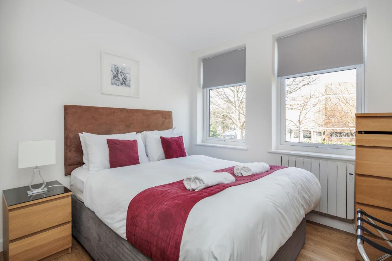 Roomspace Serviced Apartments - Swan House Leatherhead Exterior photo