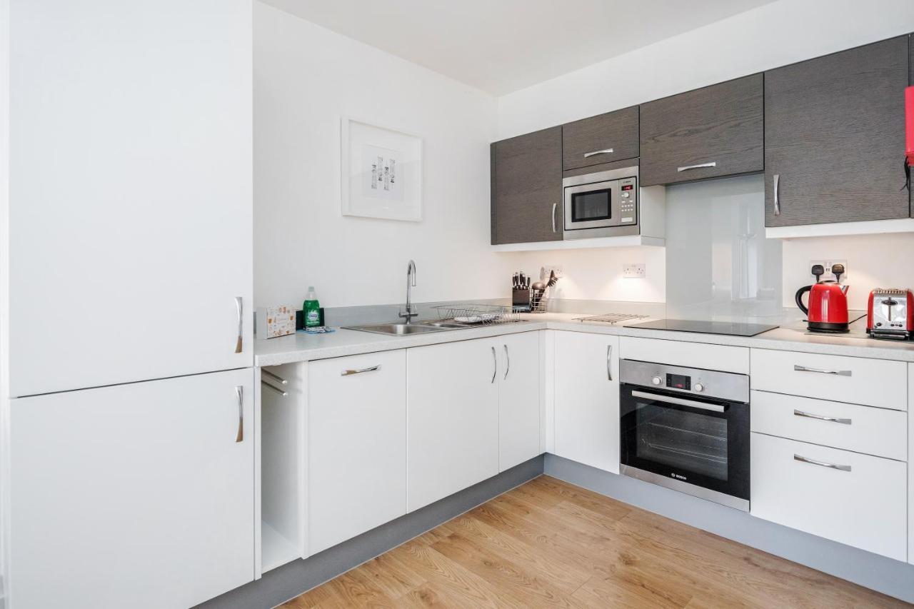 Roomspace Serviced Apartments - Swan House Leatherhead Exterior photo
